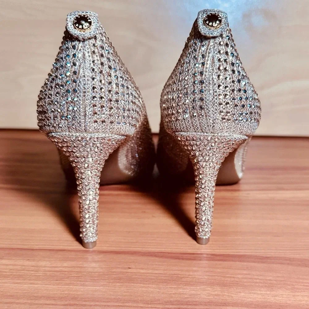Michael Kors Dorothy Embellished Chain-Mesh Pump Color: Pale Gold Size 6.5 - Picture 6 of 11